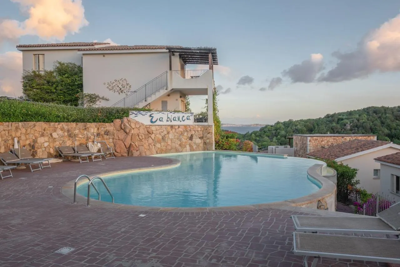 Elegant Residence Ea Bianca 2 Bedroom Sleeps 6 Extra Bed Available N0614 Cala Bitta