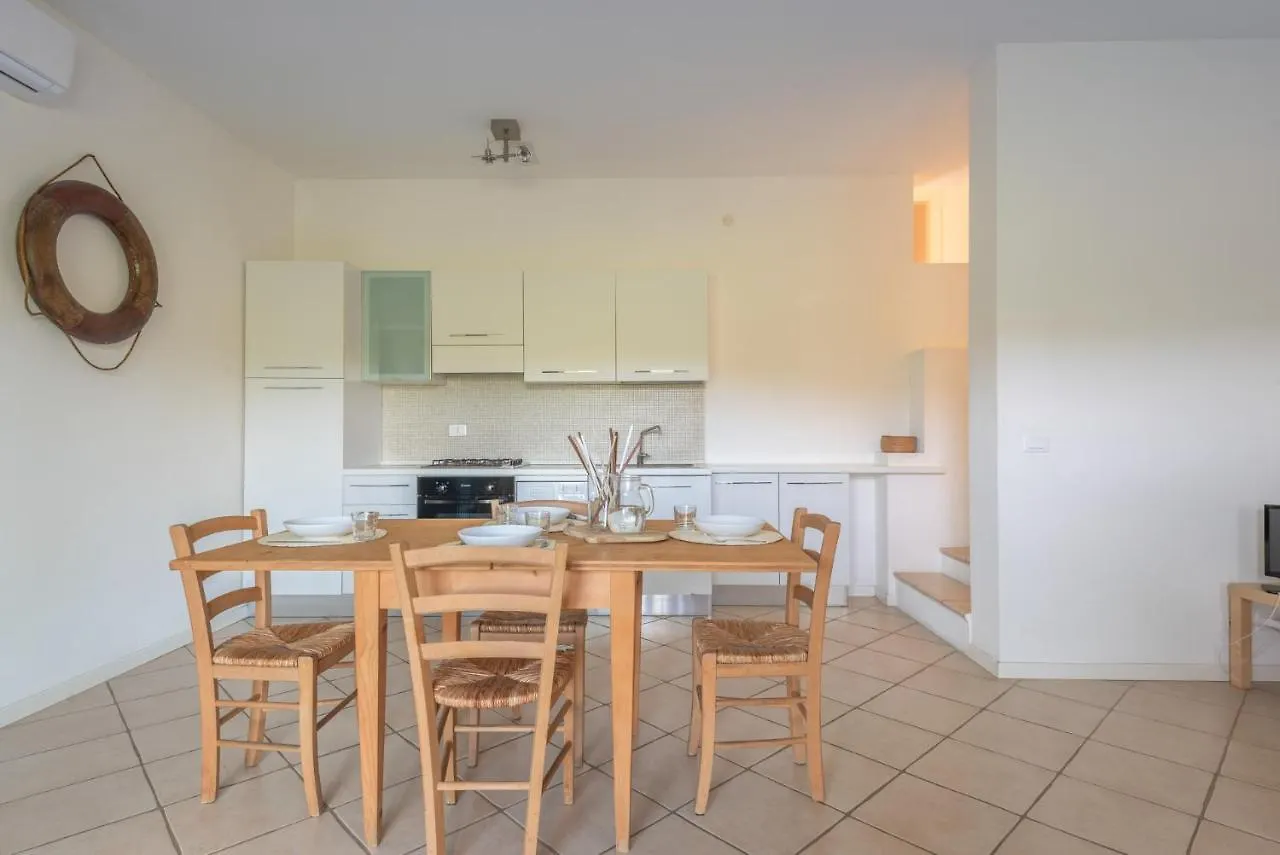 Elegant Residence Ea Bianca 2 Bedroom Sleeps 6 Extra Bed Available N0614 Cala Bitta Apartamento